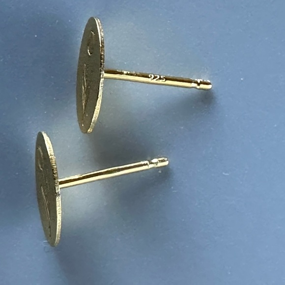 14k Gold Vermiel Tulip Stud Earrings - Picture 4 of 6